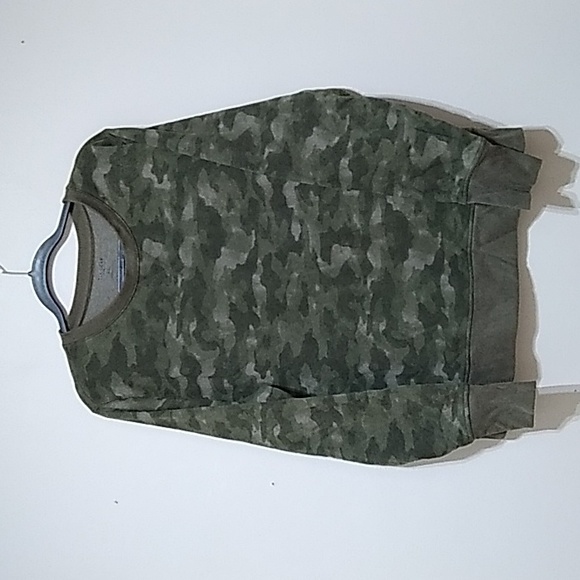 tek gear Tops - Tek Gear Women's Camoflage Fleece Sweatshirt